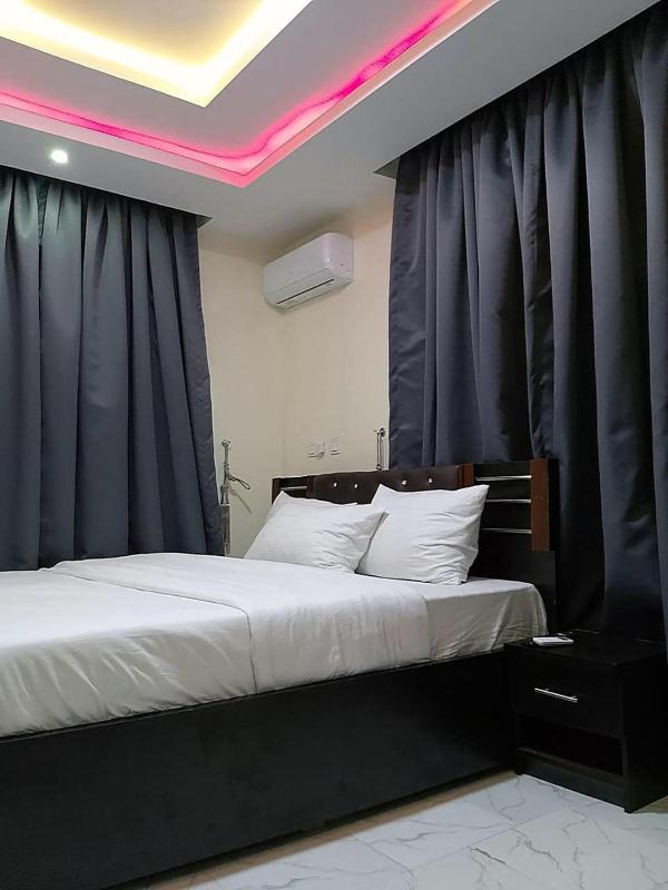 JKA 1-BEDROOM-Apart 24HRS POWER Unlimited WIFI  GARDEN PATIO AREA FREE DAILY HOUSEKEEPING - image 16