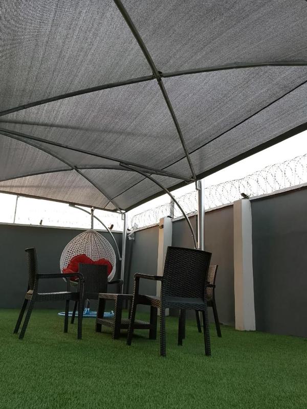 JKA 1-BEDROOM-Apart 24HRS POWER Unlimited WIFI  GARDEN PATIO AREA FREE DAILY HOUSEKEEPING - image 10