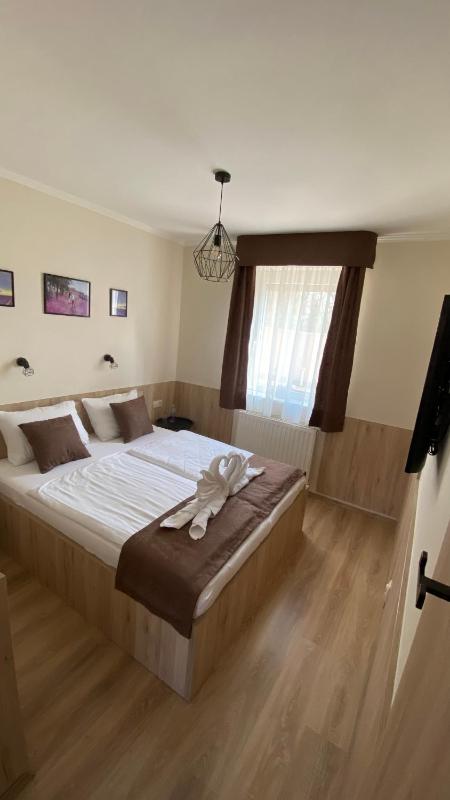 Double Room with Private Bathroom image 4