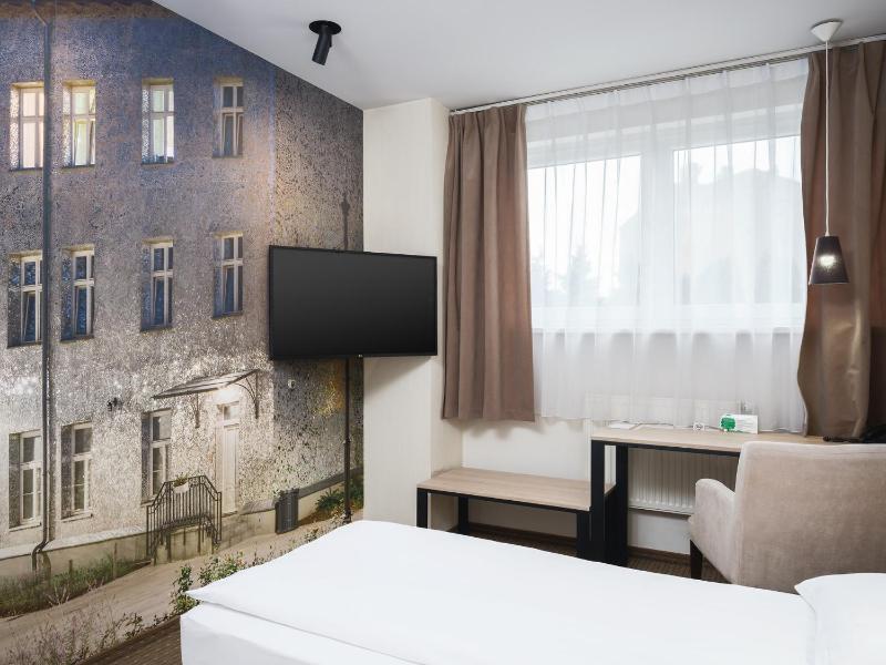 Large Twin Room image 3