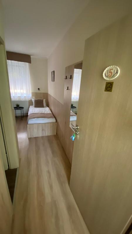 Twin Room with Shared Bathroom image 3