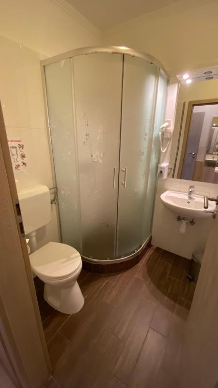 Twin Room with Shared Bathroom image 2