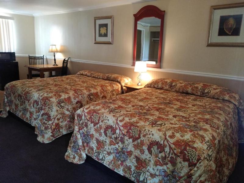 Queen Room with Two Queen Beds image 1