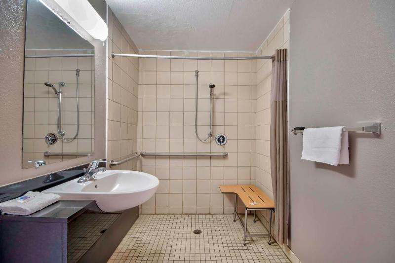 Double Room - Disability Access - Roll In Shower image 3