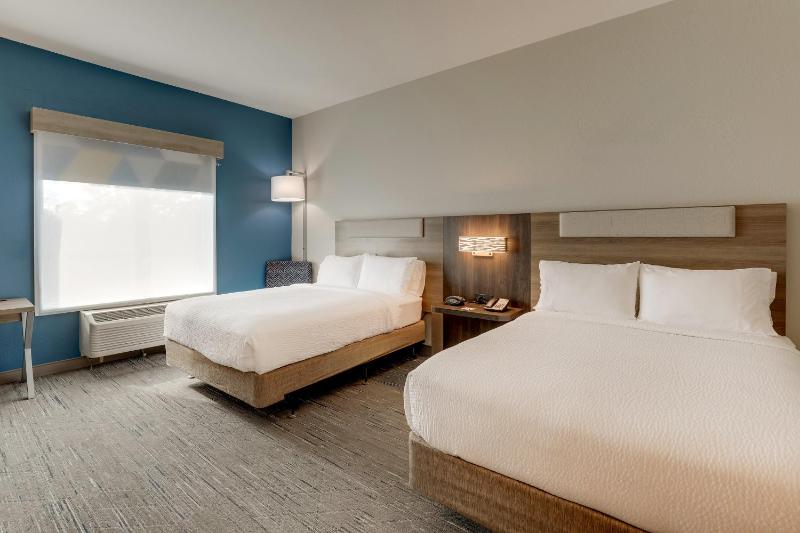 Queen Room with Two Queen Beds - Disability Access Hearing Accessible - Roll-In Shower image 4