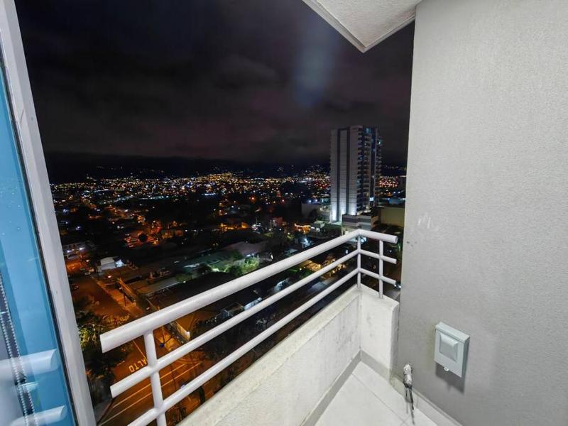 1001 Torres Los Yoses Apartamento con A/C y parqueo full equipado - image 12