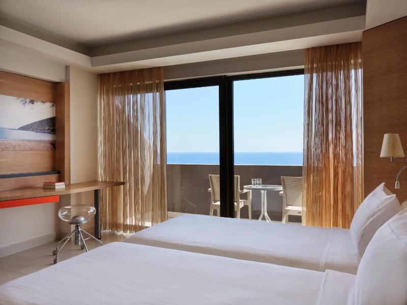 Double or Twin Room with Premium Front Sea View image 1
