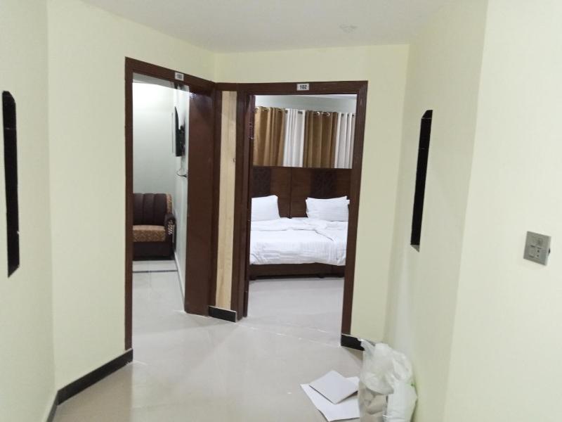 Deluxe Quadruple Room image 1