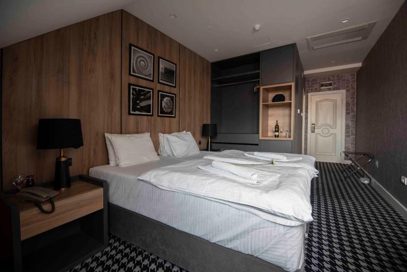 Double Room image 3