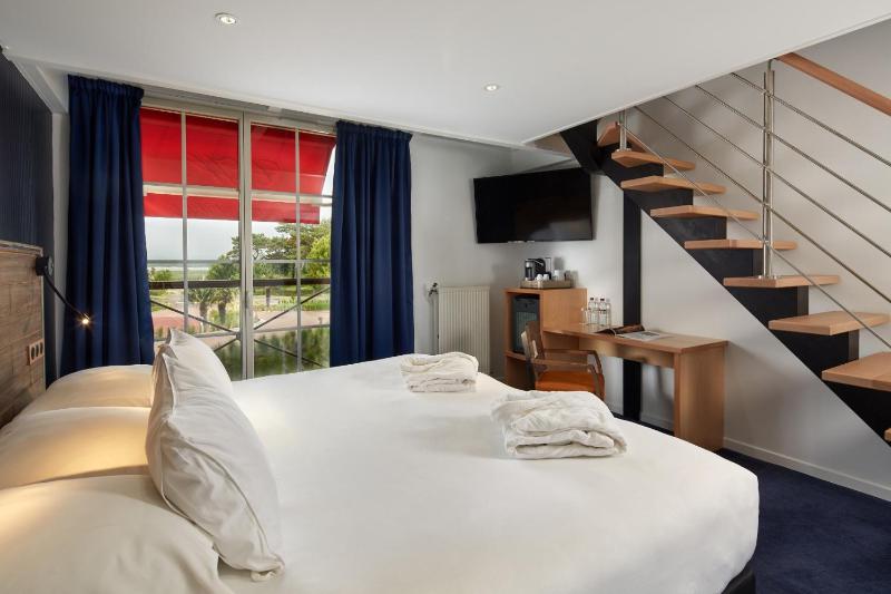 Quadruple Room image 1
