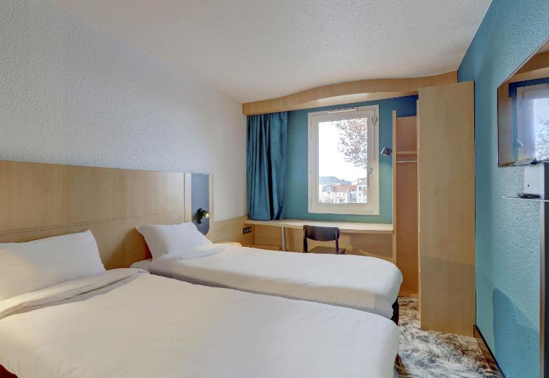 Twin Room image 3