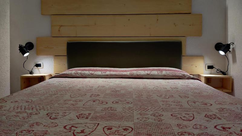 Queen Room with Balcony image 4