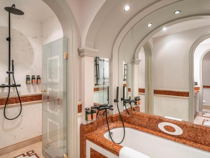 Executive Suite with King Bed and Sofa image 4