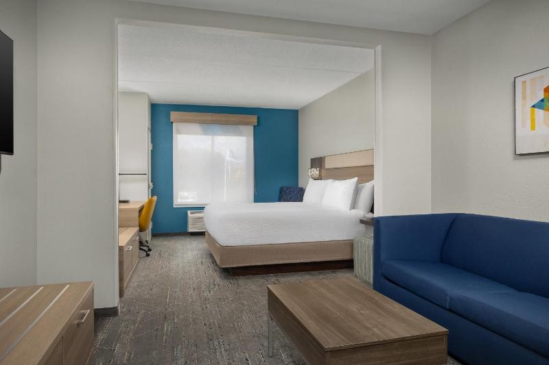 King Suite - Non-Smoking image 4