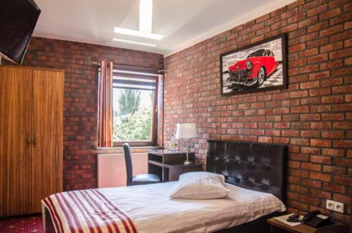 Double or Twin Room image 3