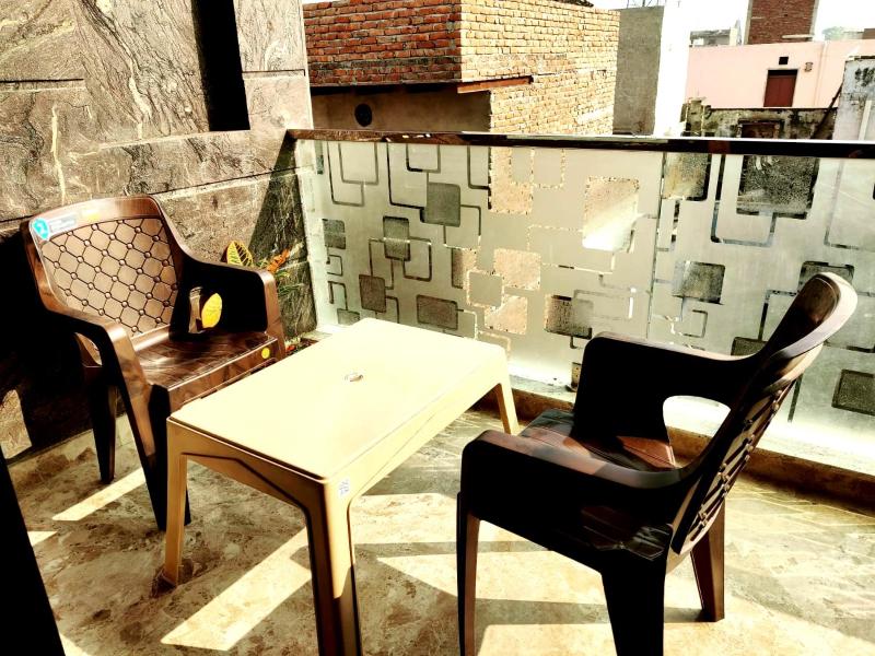 Premium Homestay Near Banke Bihari Ji with Power Backup-Free WiFi-Washing Machine in 1BHK - No Parking - image 2