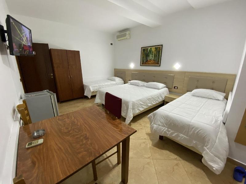 Quadruple Room image 4
