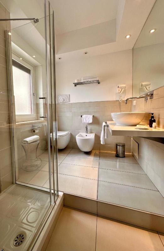 Standard Double Room image 2