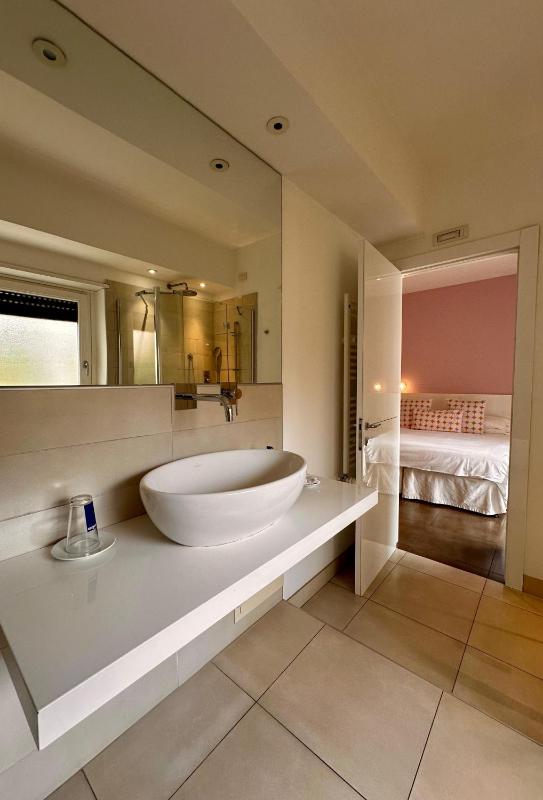Deluxe Double or Twin Room image 3