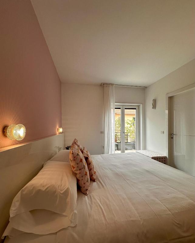 Deluxe Double or Twin Room image 4