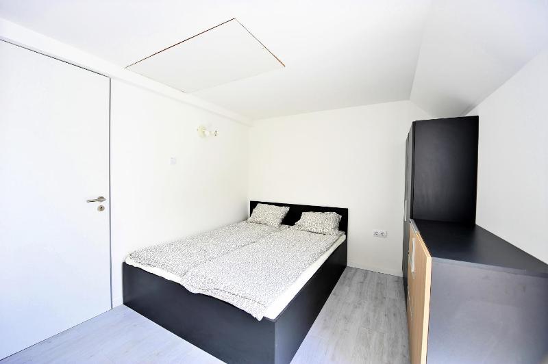 Studio (2 Adults) image 4