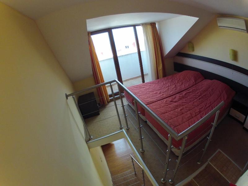 One-Bedroom Duplex Suite image 3