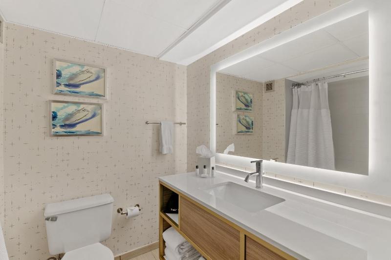 Standard Room with Two Queen Beds image 2