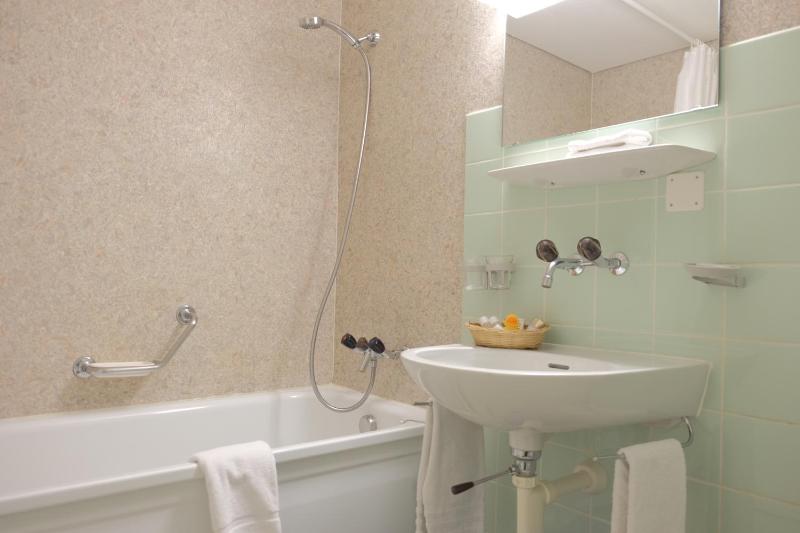 Single Room image 4