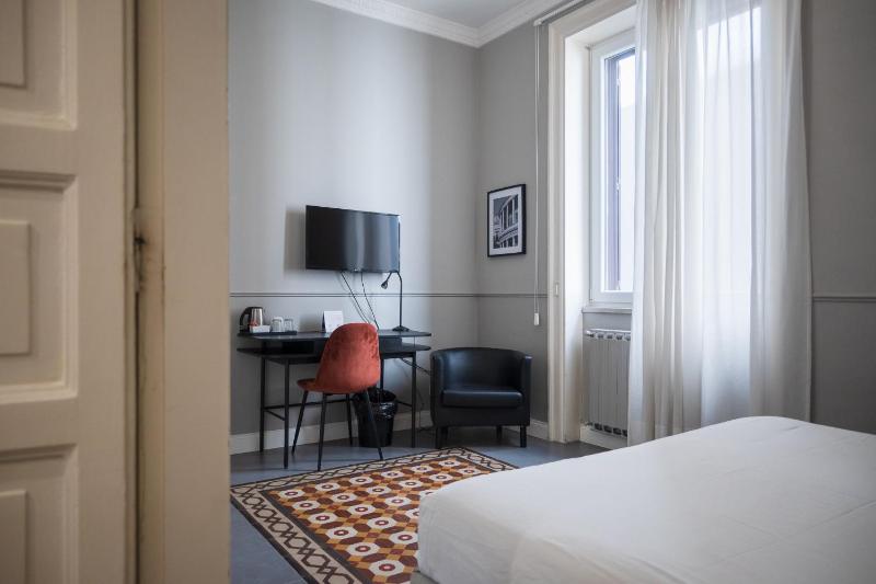 Standard Double Room image 3