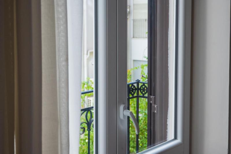 Deluxe Double Room with Balcony image 4