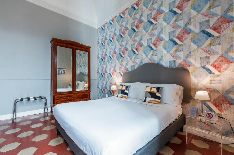 Deluxe Double Room with Balcony image 3