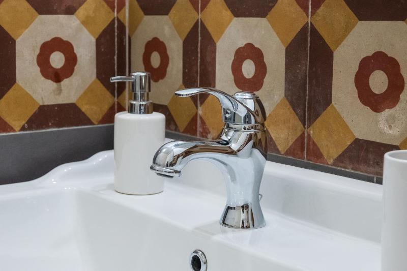 Deluxe Double Room with Balcony image 2