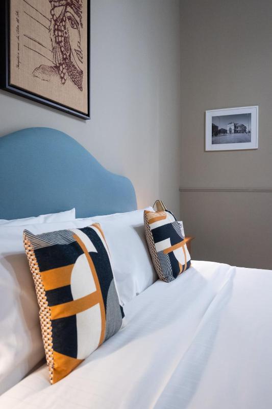 Double Room with Private External Bathroom image 2