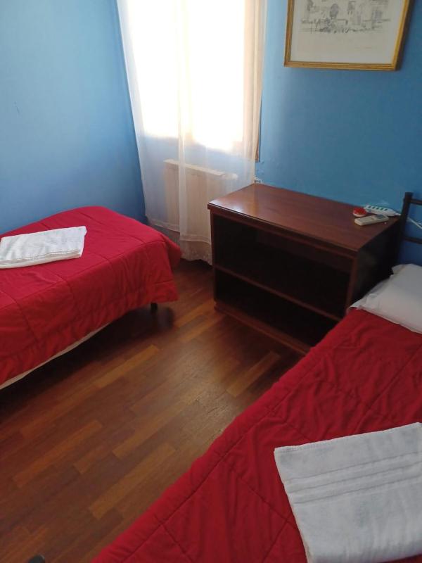 Twin Room with Shared Bathroom image 1
