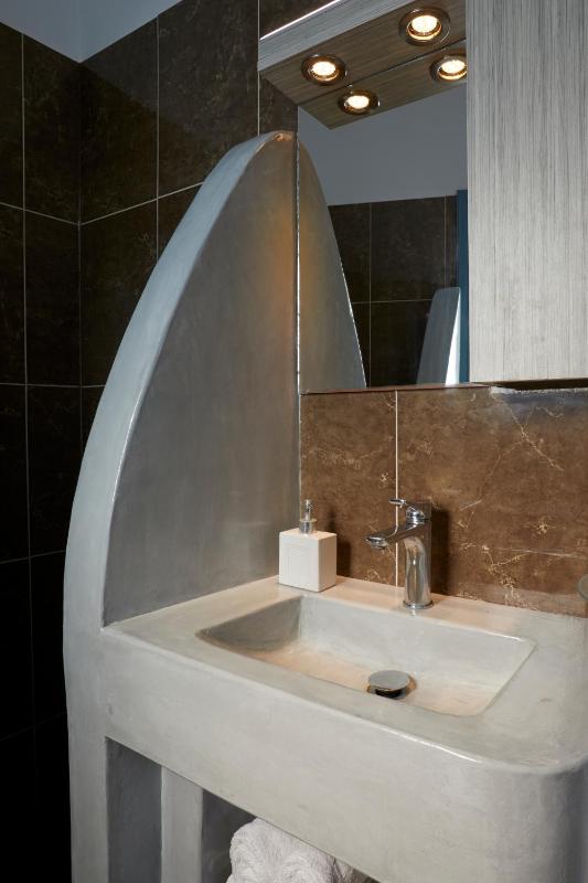 Family Suite Outdoor Heated Jacuzzi image 2