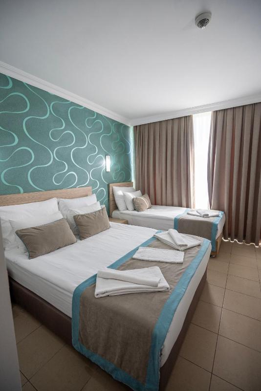 Standard Triple Room image 1
