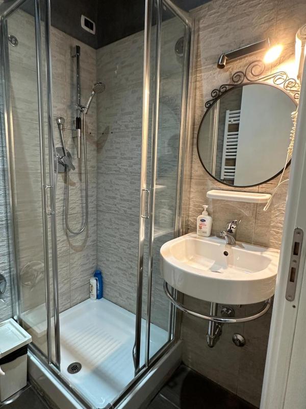 Double Room with Private Bathroom image 3