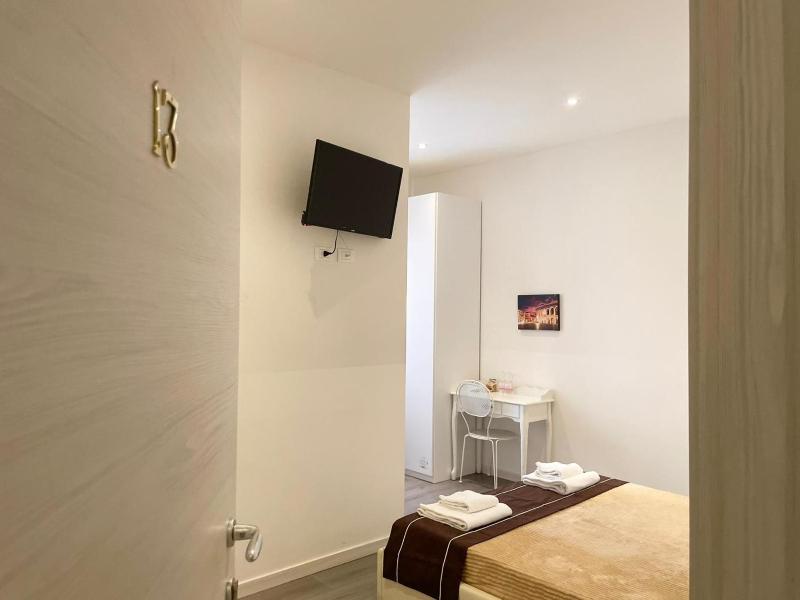 Confortini Rooms SUNDAY - image 13
