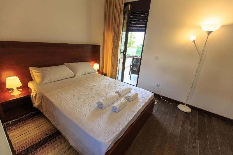 Double Room with Balcony and Sea View image 4