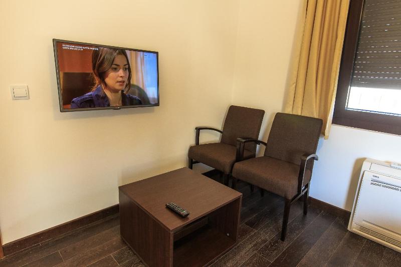 Double Room with Balcony and Sea View image 3