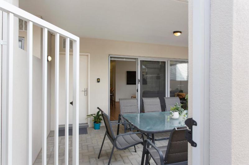 Suburban Living - 2 bedroom apartment Victoria Park - image 16
