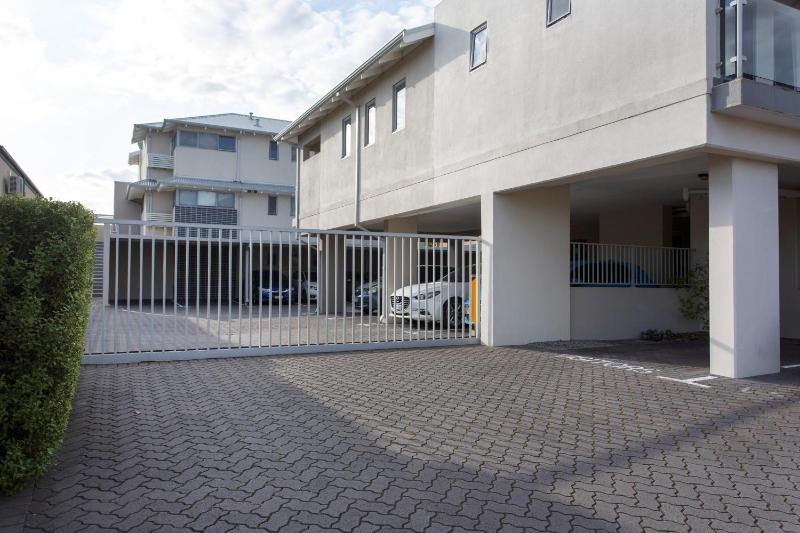 Suburban Living - 2 bedroom apartment Victoria Park - image 14
