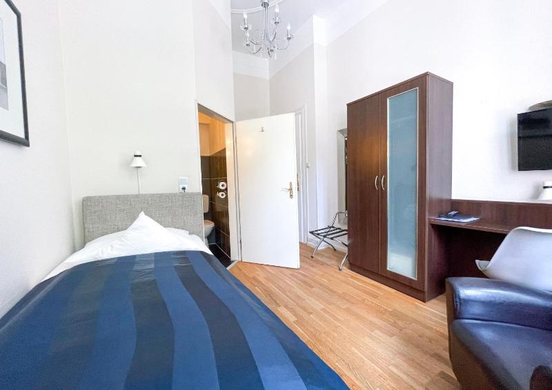 Single Room image 3