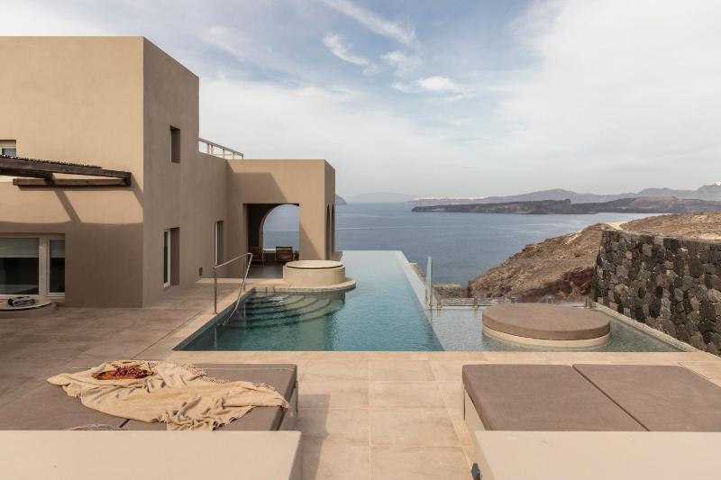  Grand Villa with Private Heated Pool image 2