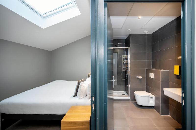 One-Bedroom Apartment image 3