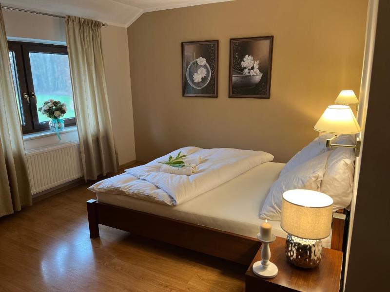 Standard Queen Room image 4
