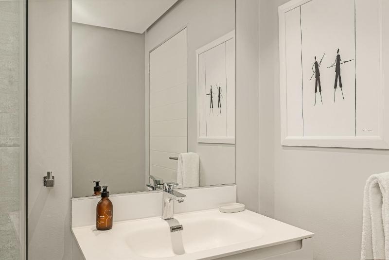 One-Bedroom Apartment image 2