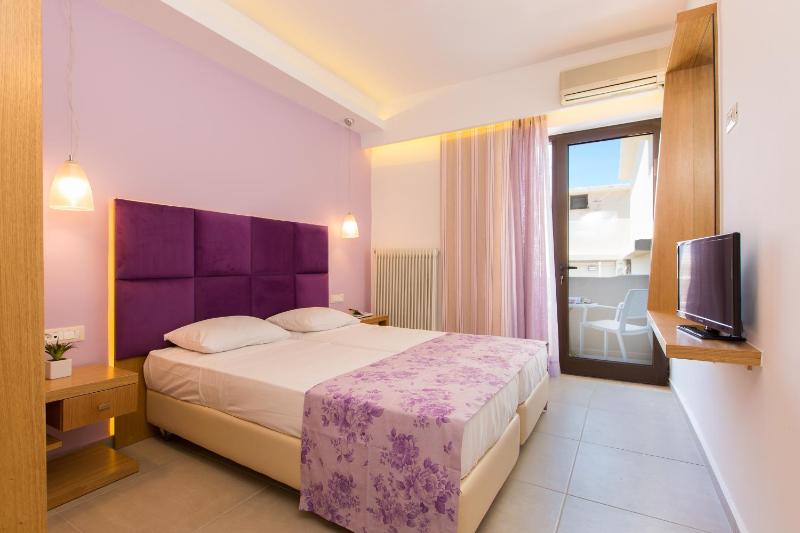 Superior Triple Room image 3