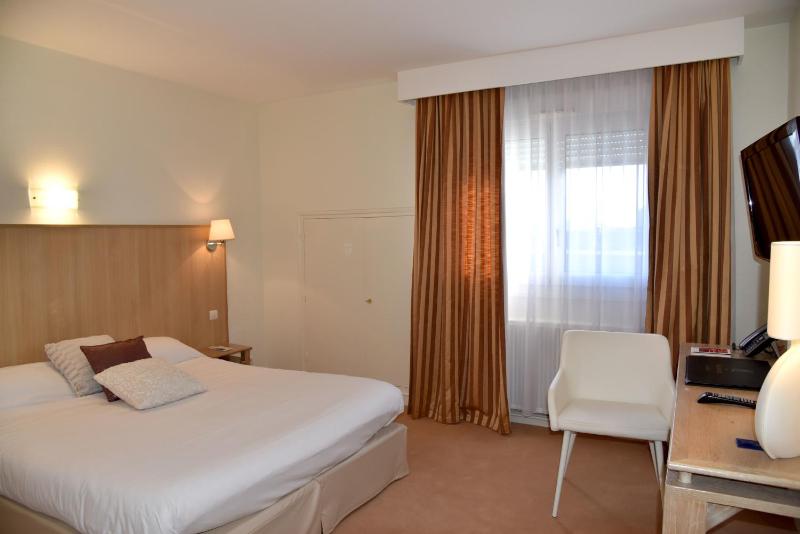Double Room image 1
