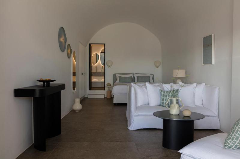 Honeymoon Suite  with Plunge Pool image 4